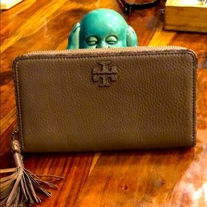 Tory Burch tote zipper wallet